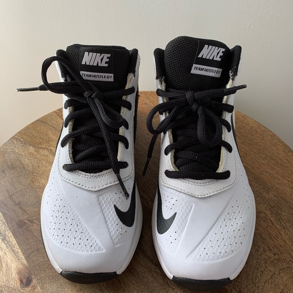 Nike TEAM HUSTLE D7 basketball sneakers - Picture 5 of 8